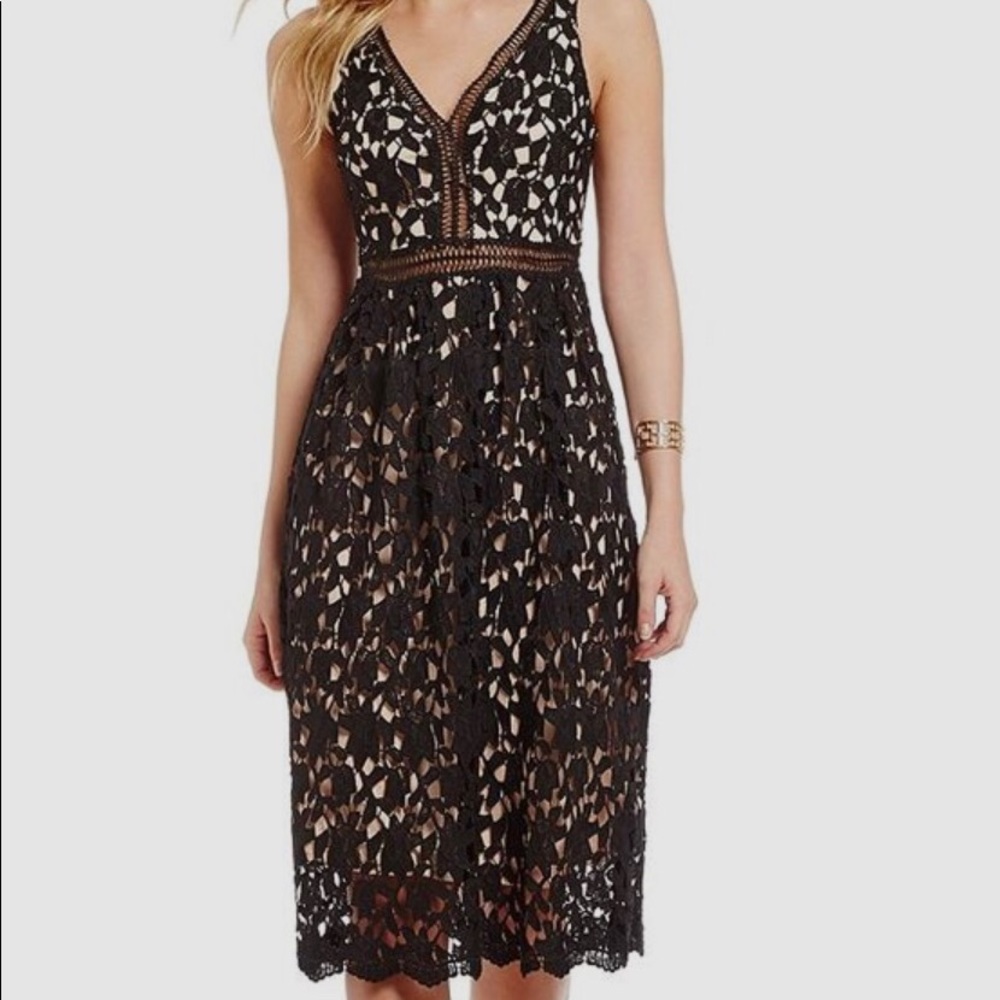 Gianni Bini Milly V-neck Lace Midi Dress